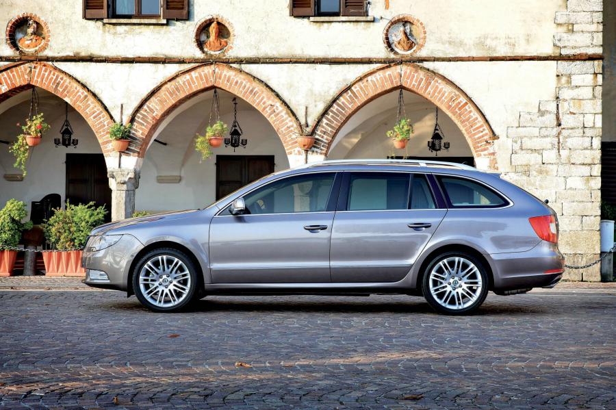  Skoda Superb Combi 2009 года  (фото 44 из 74)